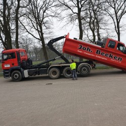 Containeraufnahme mit PKW